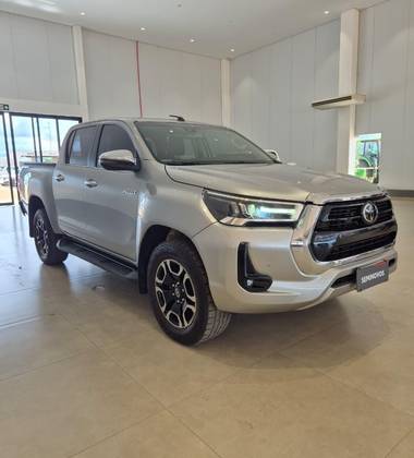 TOYOTA HILUX 2.8 D-4D TURBO DIESEL CD SRX 4X4 AUTOMÁTICO